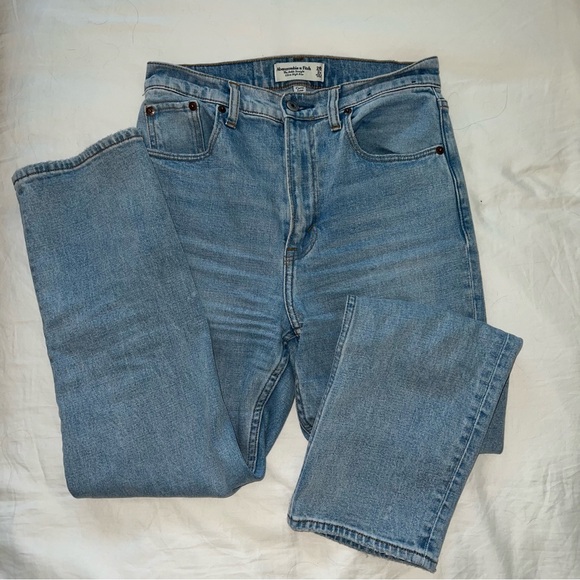 Abercrombie Curve Ultra High Rise Ankle Jeans - Picture 4 of 6